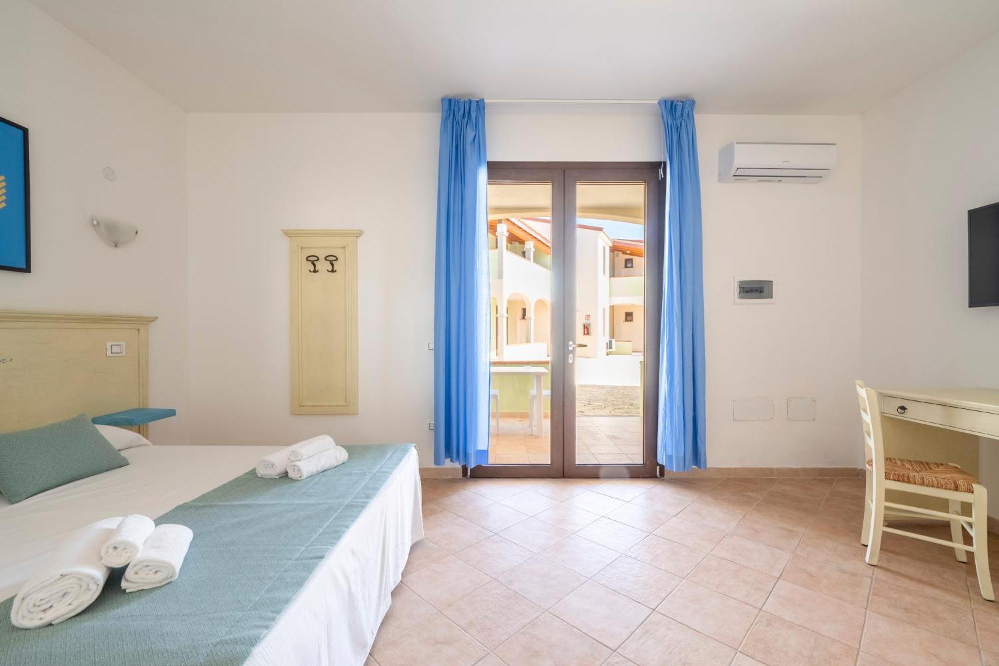 Mimose Beach Village Badesi Ngoại thất bức ảnh
