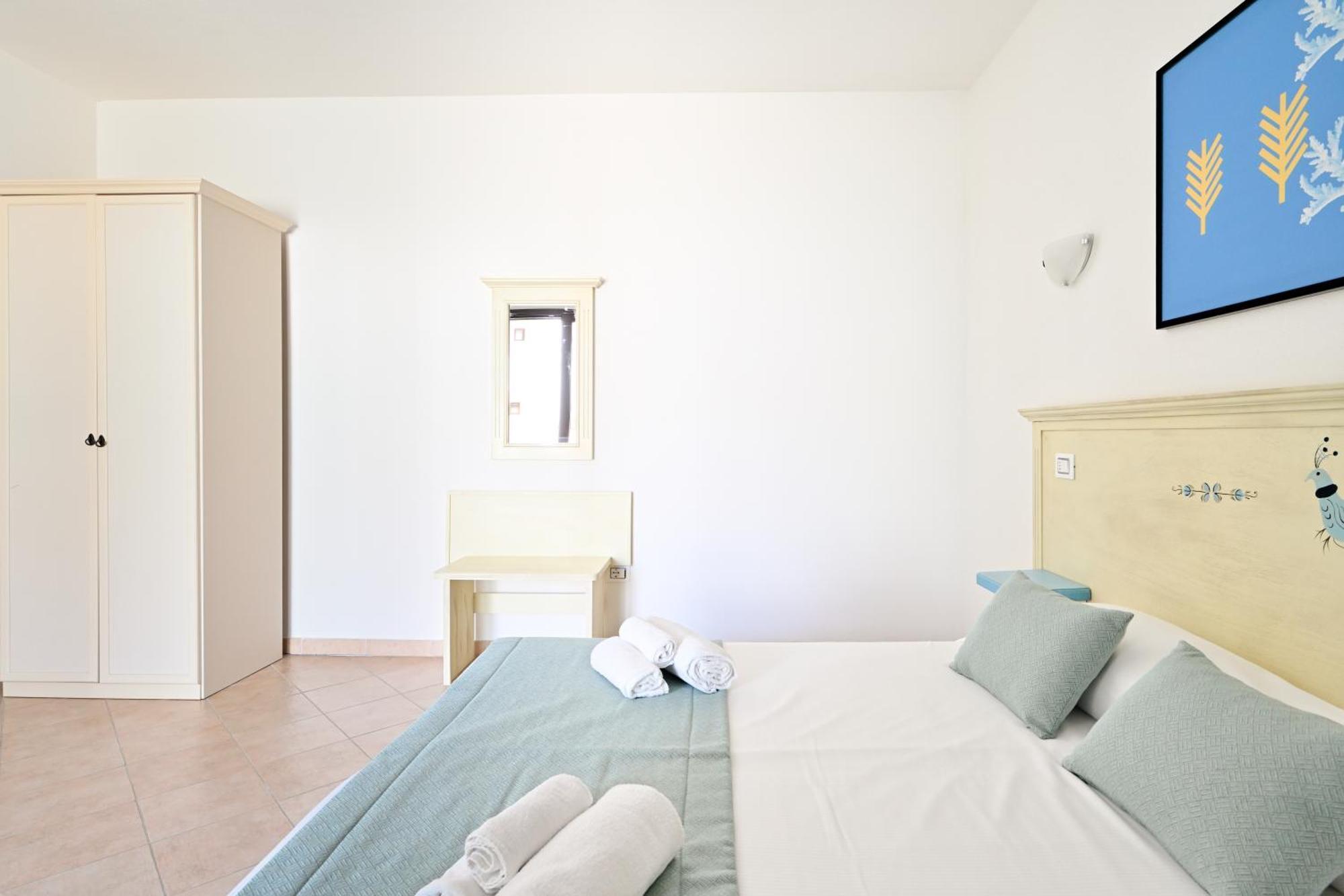 Mimose Beach Village Badesi Ngoại thất bức ảnh